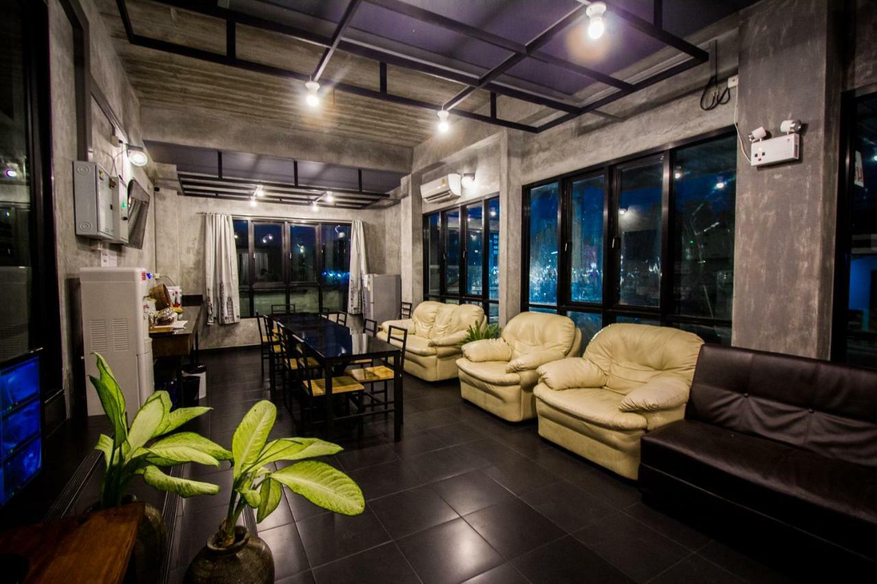 The Sky Loft Hotel パトゥムターニー エクステリア 写真