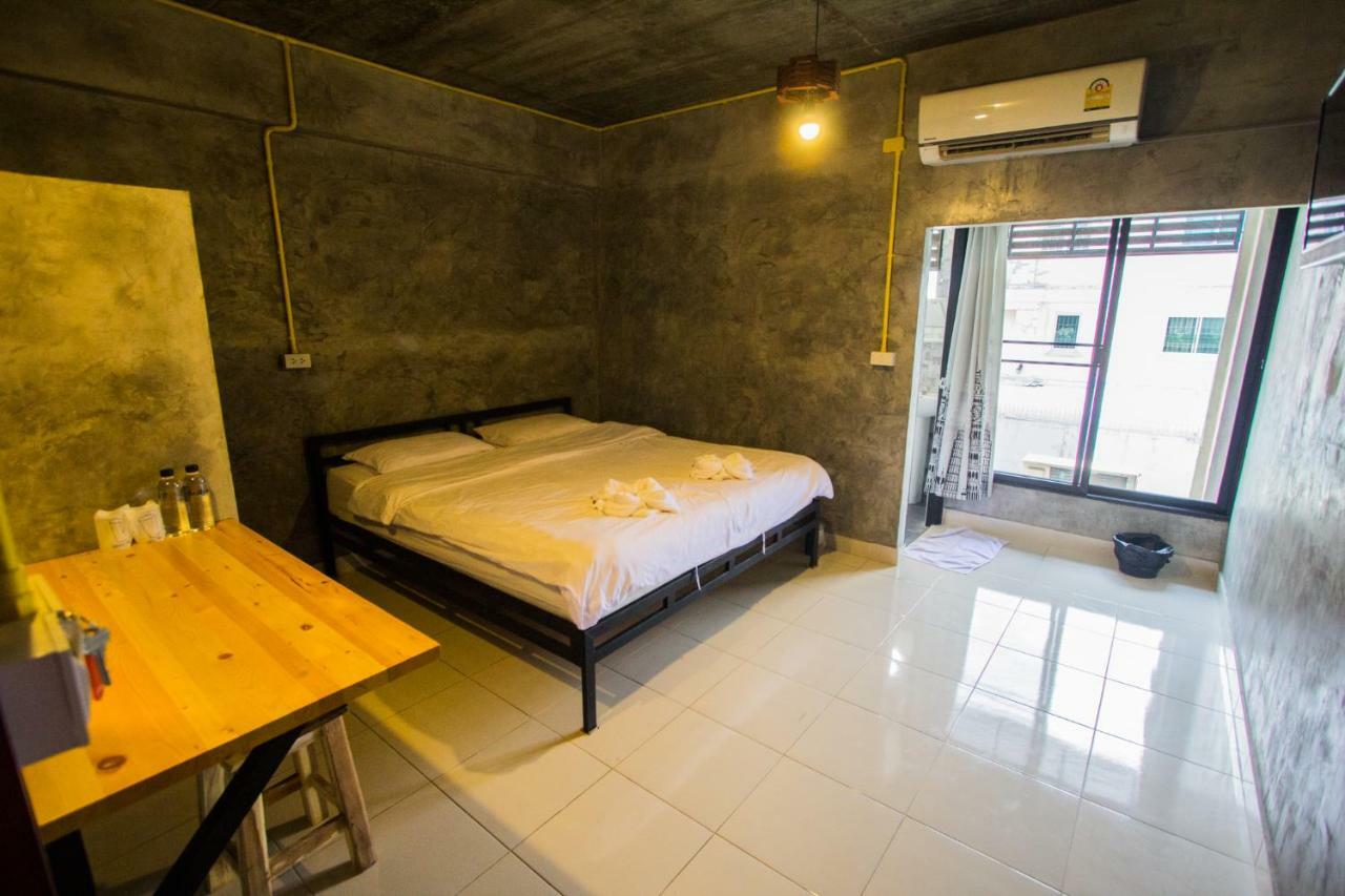 The Sky Loft Hotel パトゥムターニー エクステリア 写真