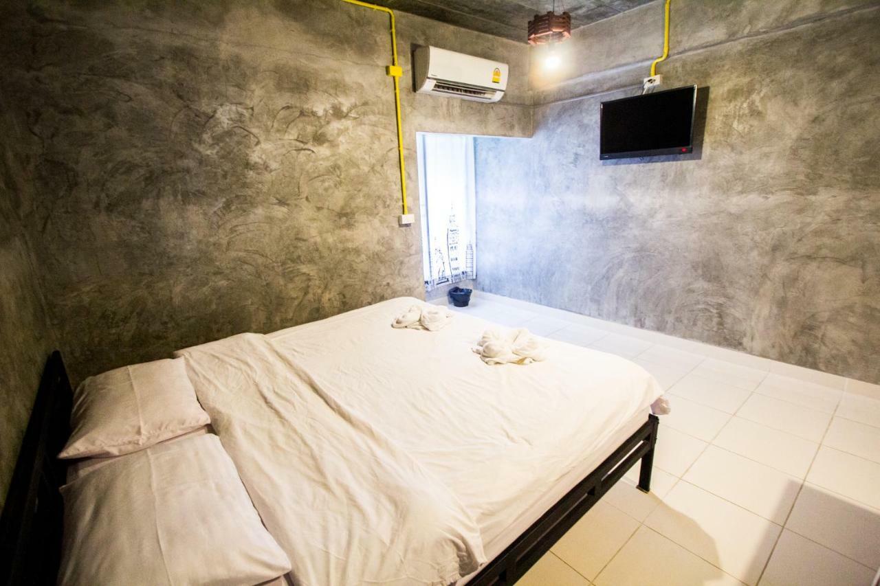 The Sky Loft Hotel パトゥムターニー エクステリア 写真