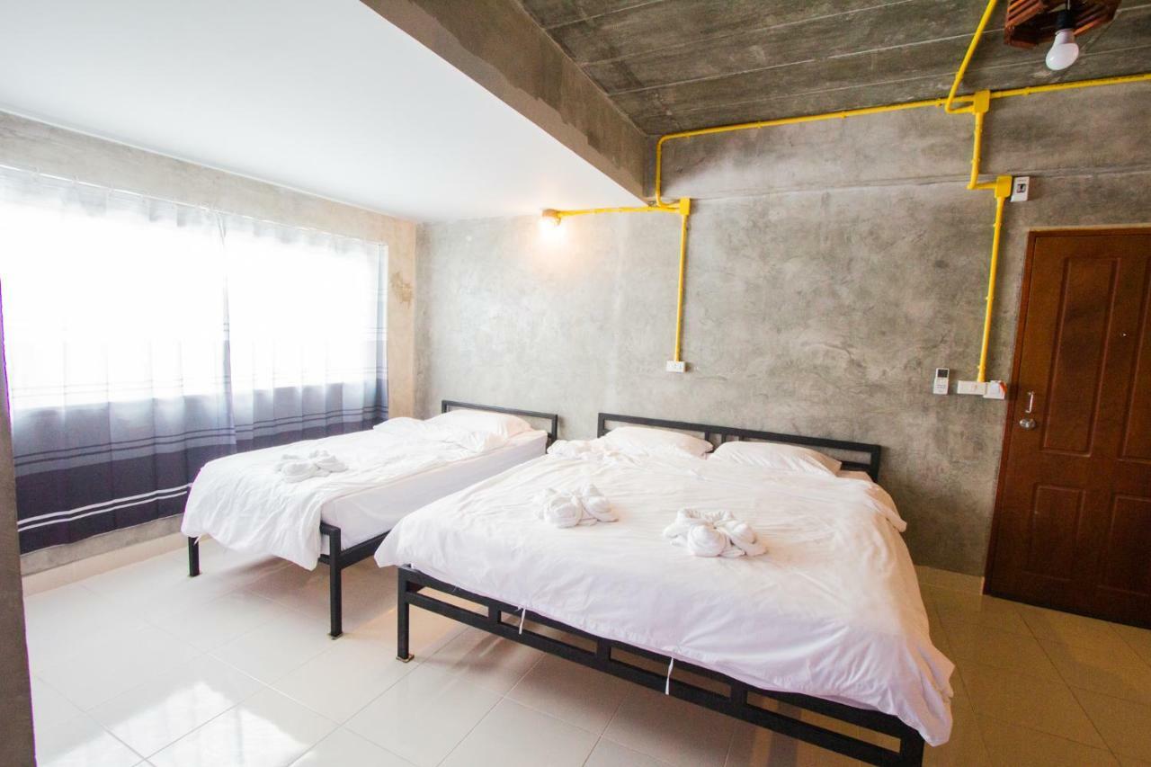 The Sky Loft Hotel パトゥムターニー エクステリア 写真